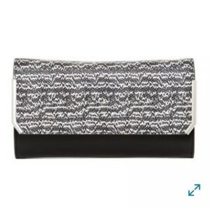 VINCE CAMUTO Zip Pebbled Snake Black Leather Clutch Silver Matalic